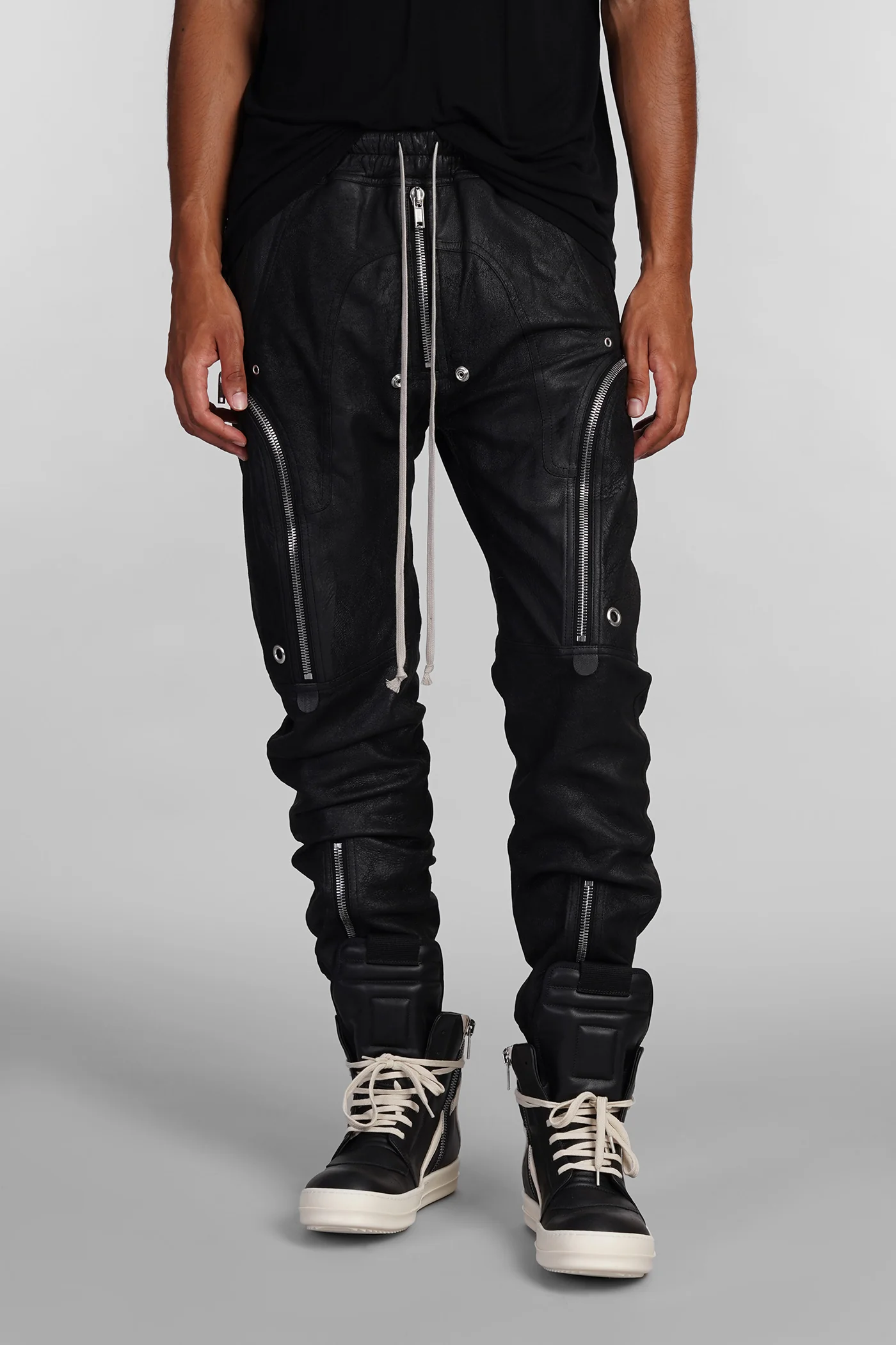 Bauhaus cargo Pants in black leather