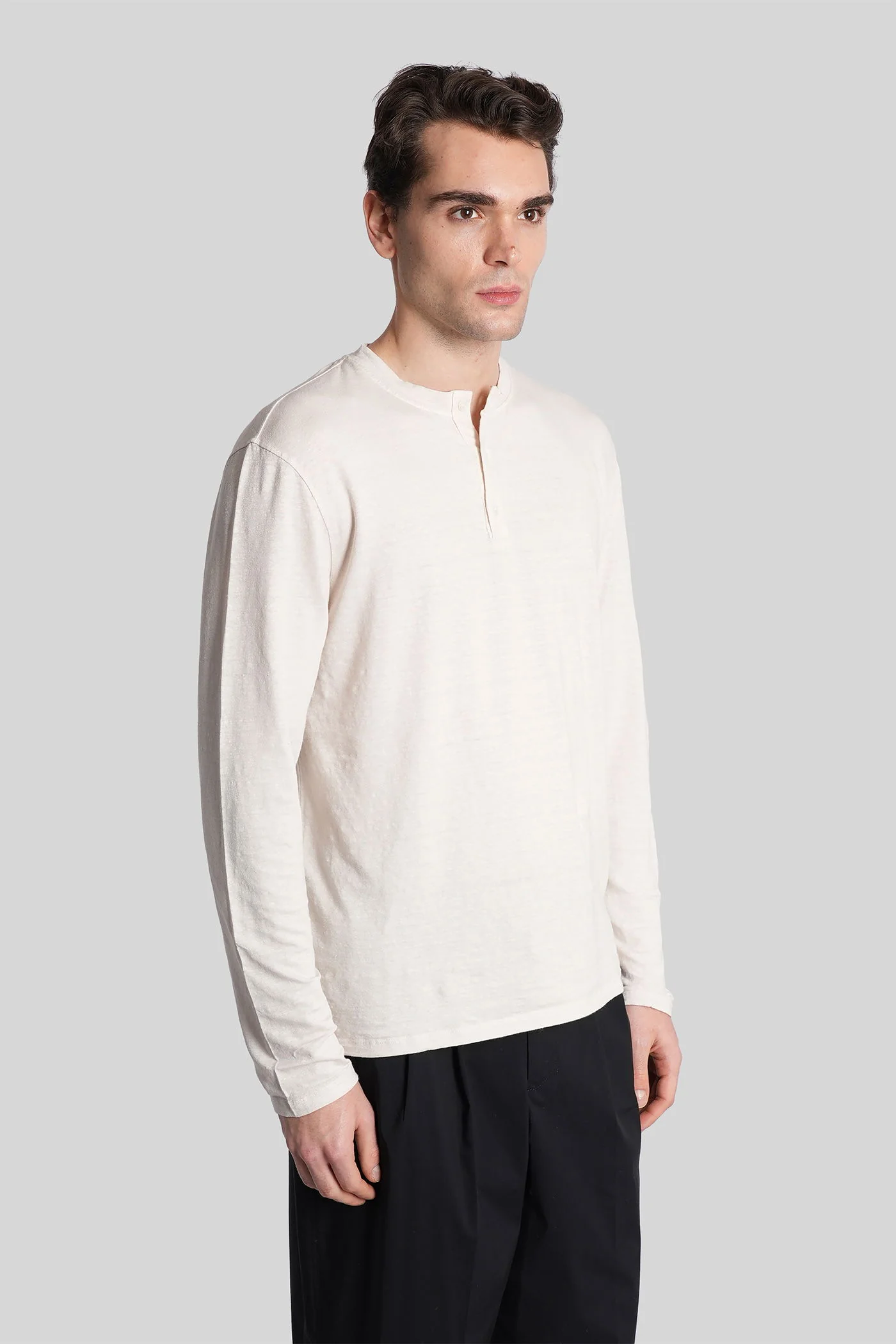 in beige linen - Image 3