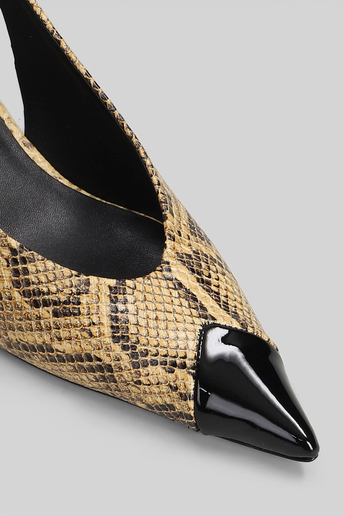 Pumps in yellow leather - Image 5
