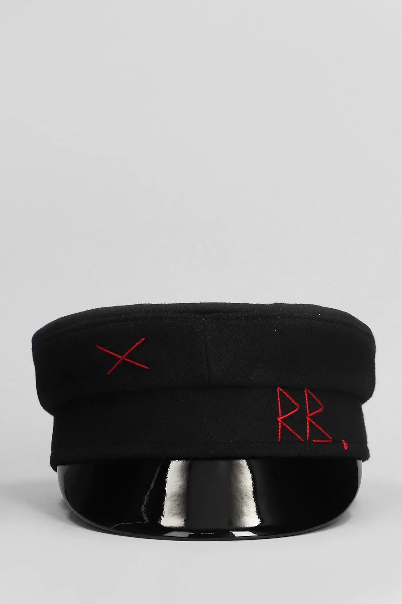 Hats in black wool