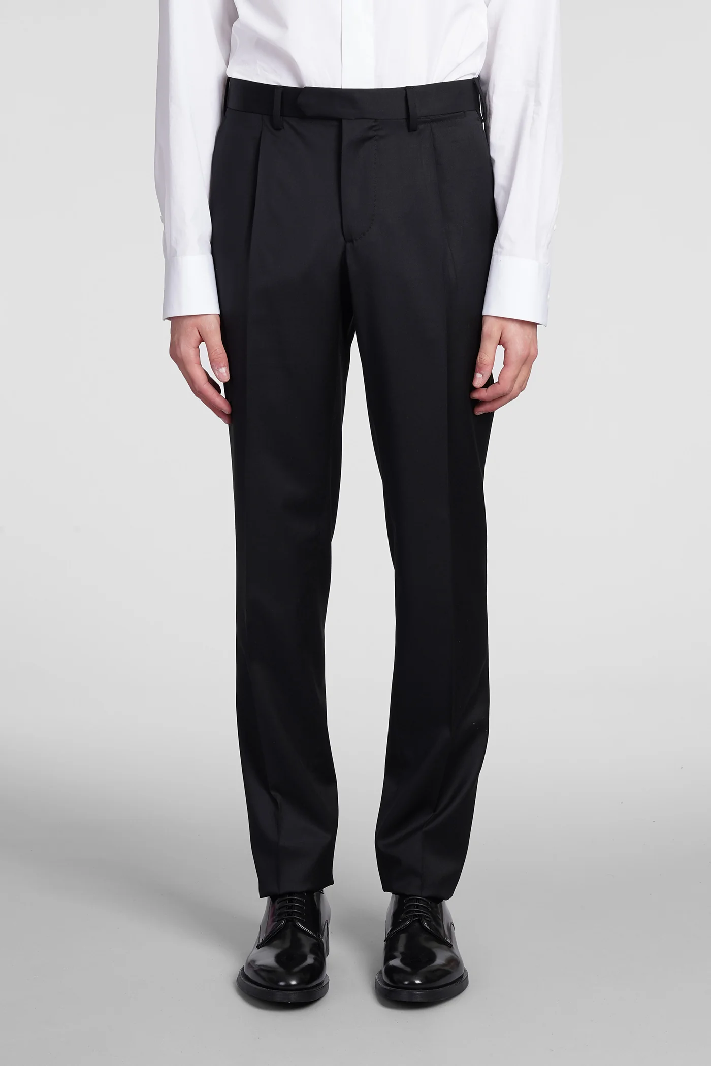 in black wool - Image 3