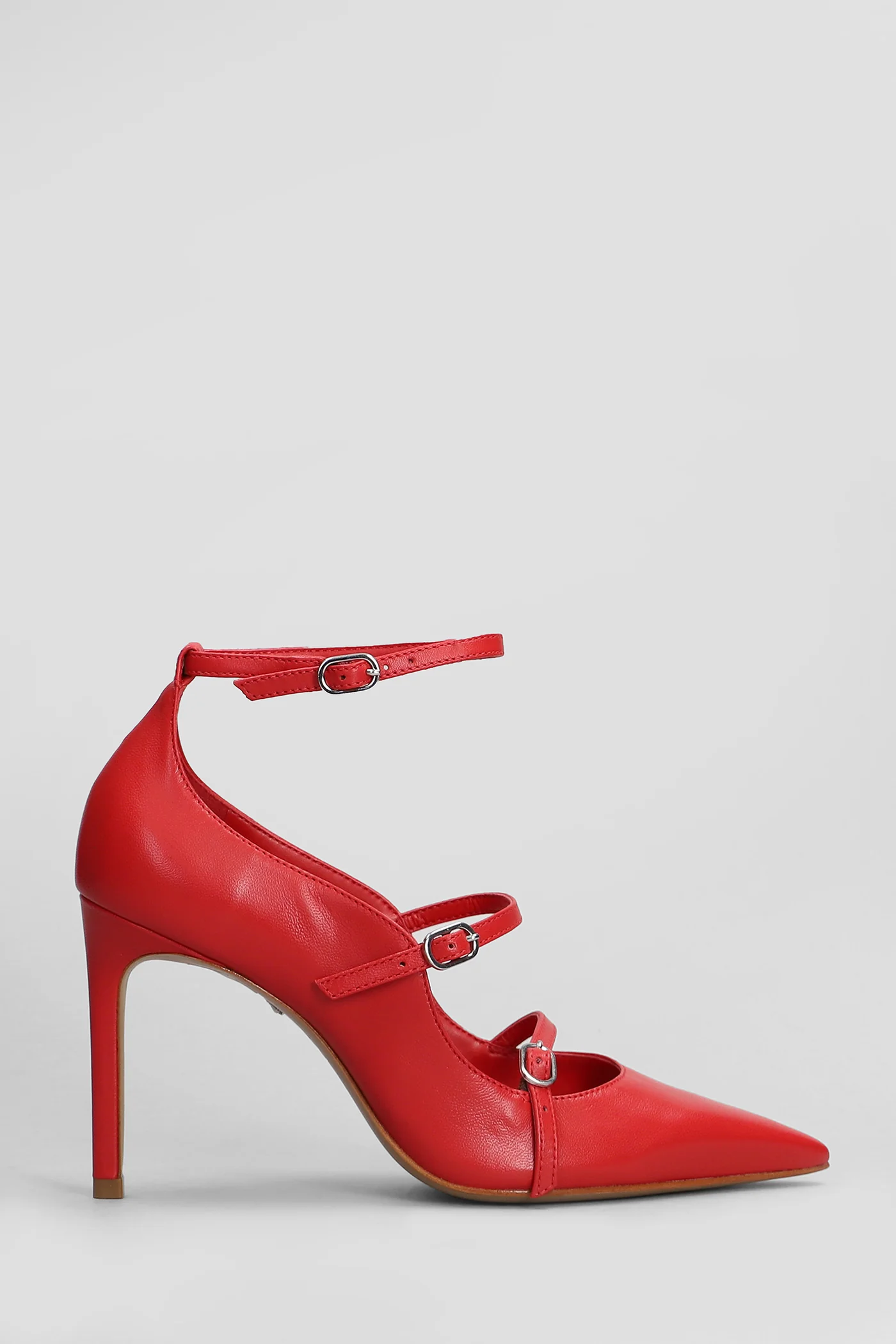 Pumps in red leather