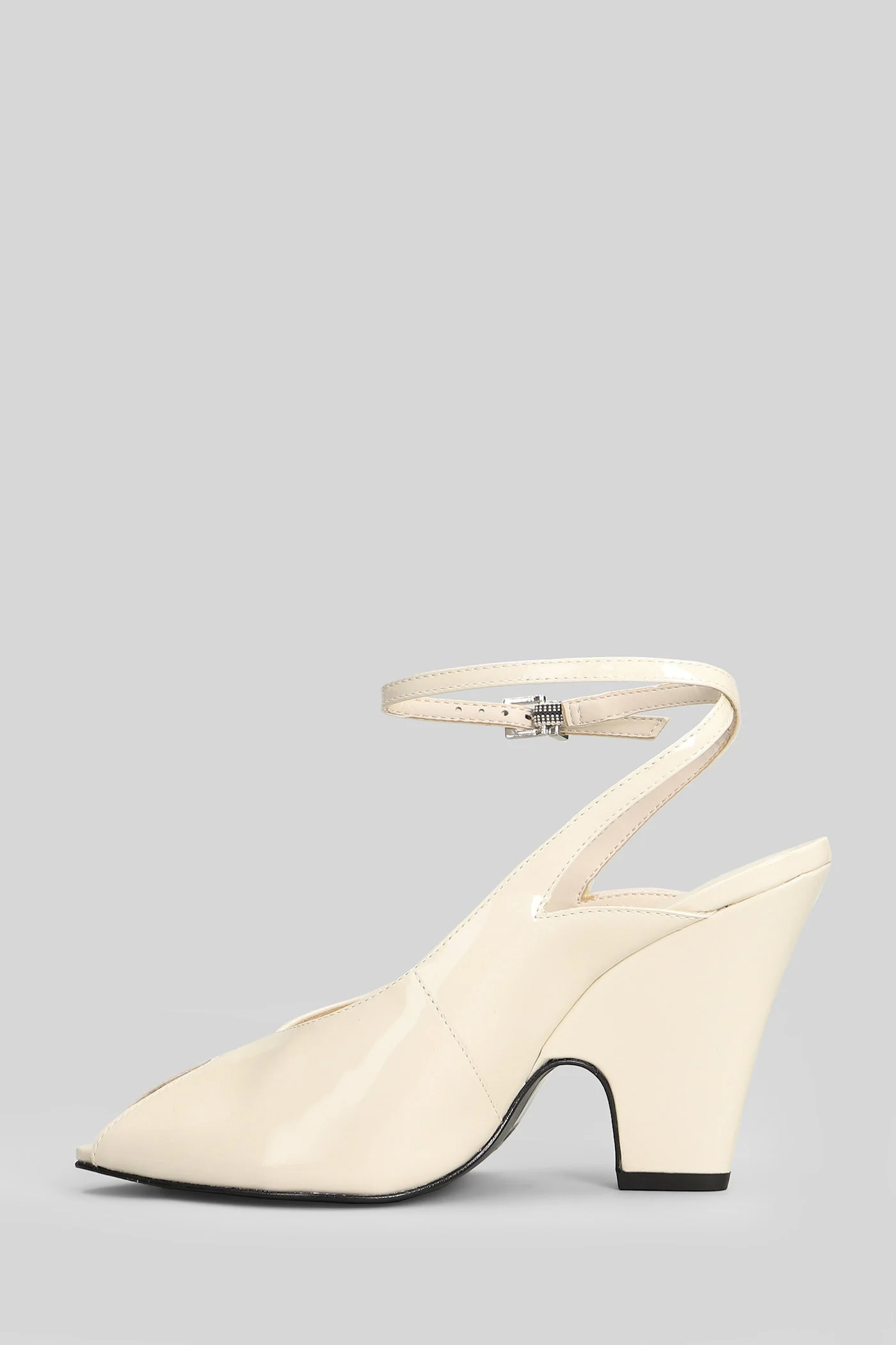 Pumps in white patent leather - Image 3