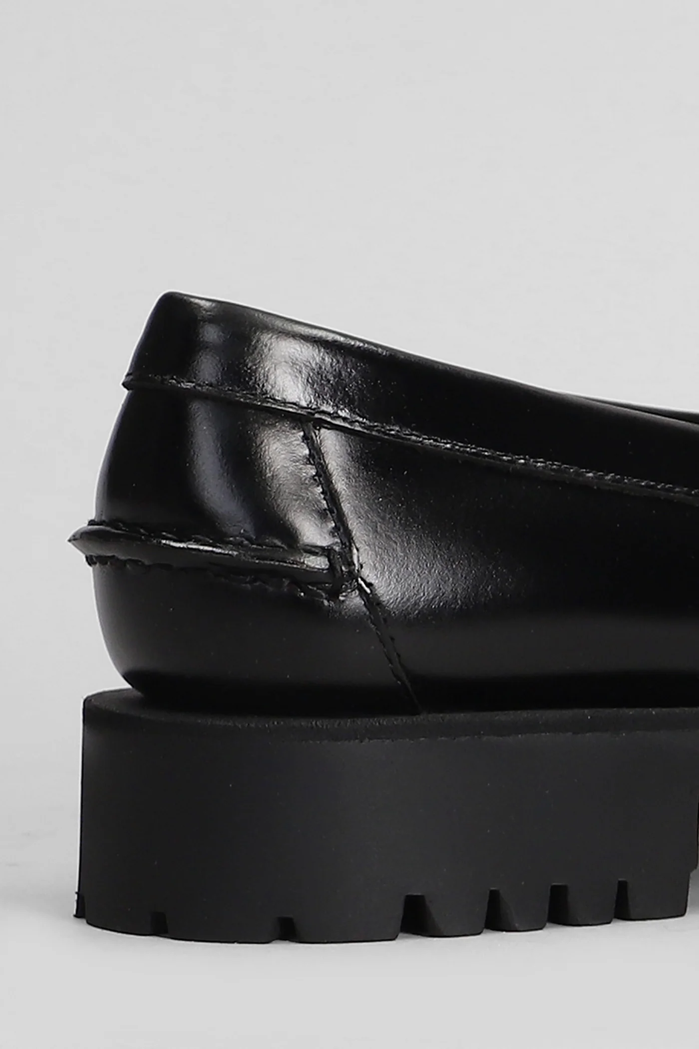 Dan lug Loafers in black leather - Image 5