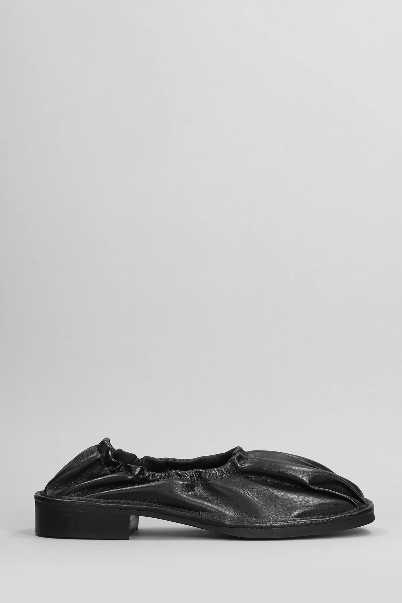 Loafers in black leather