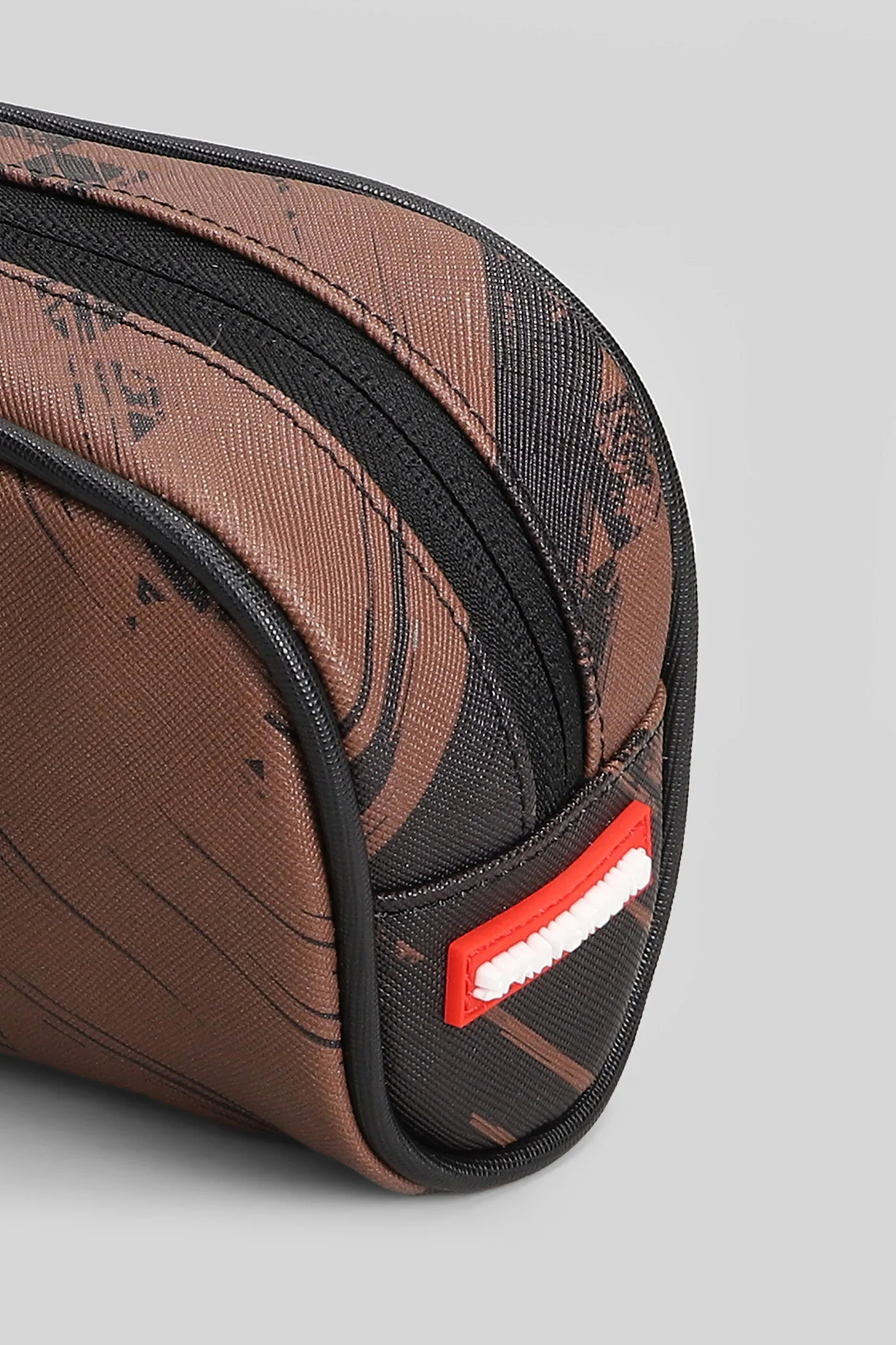 Clutch in brown PVC - Image 4