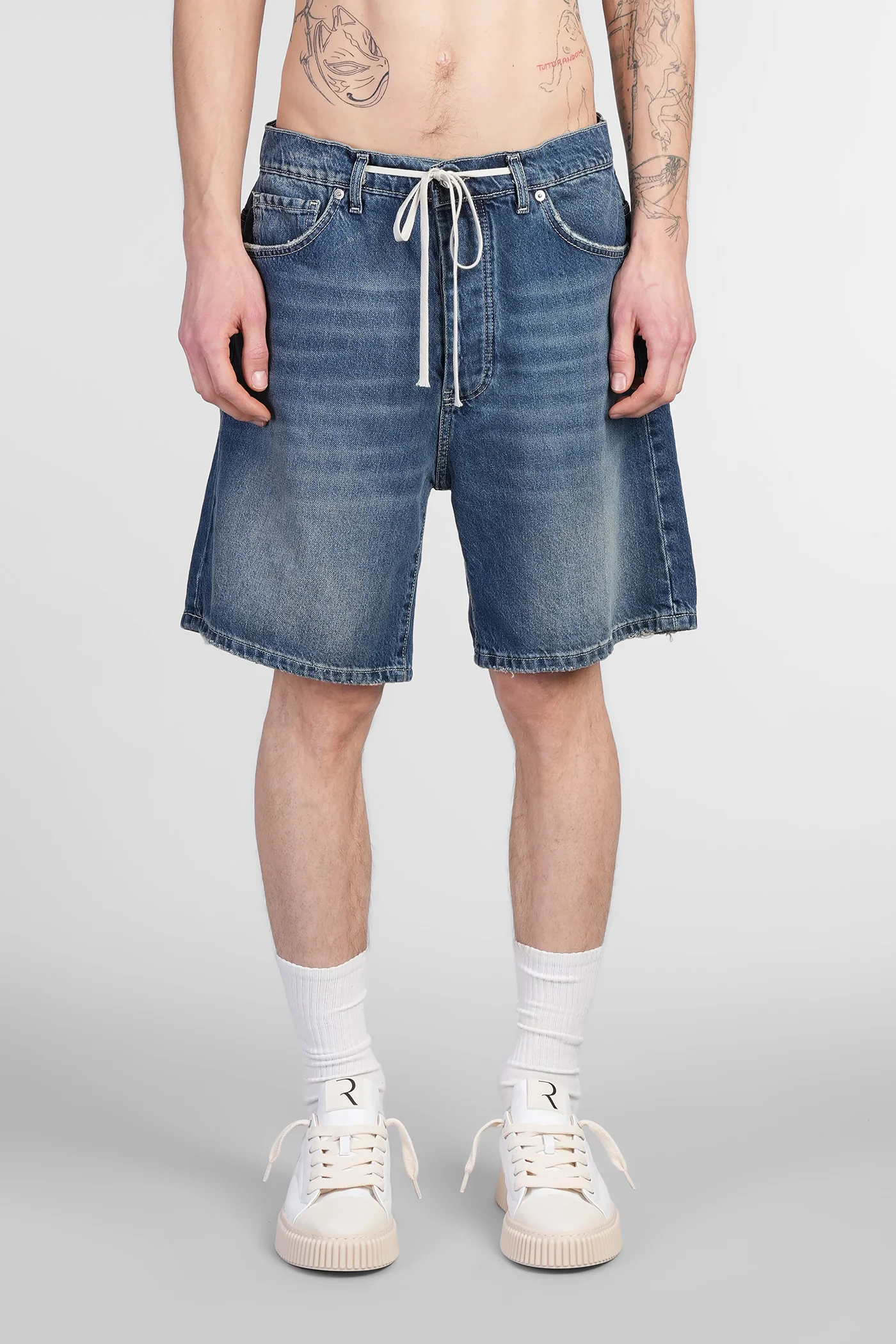 02 Shorts in blue denim