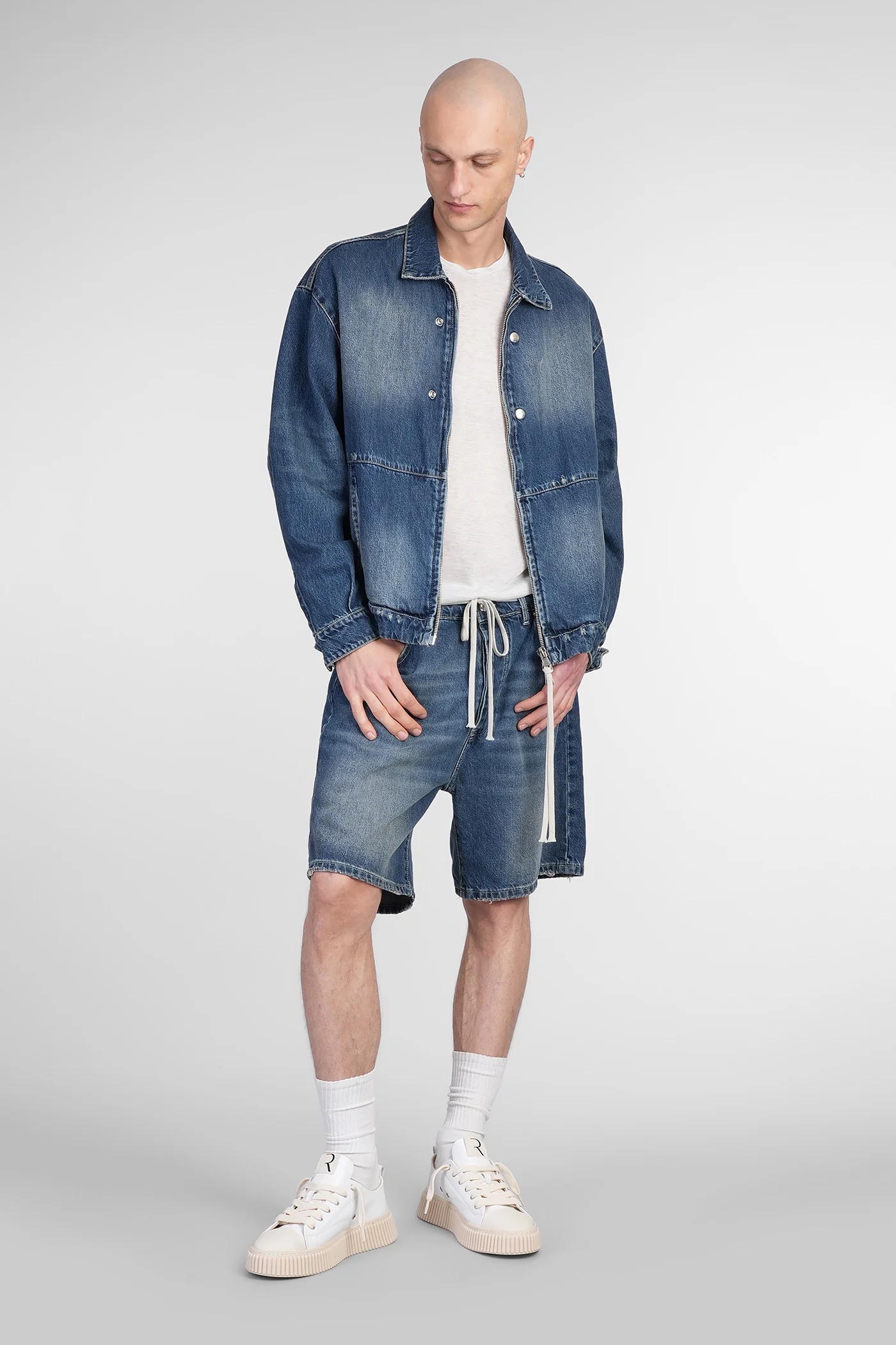 02 Shorts in blue denim - Image 2