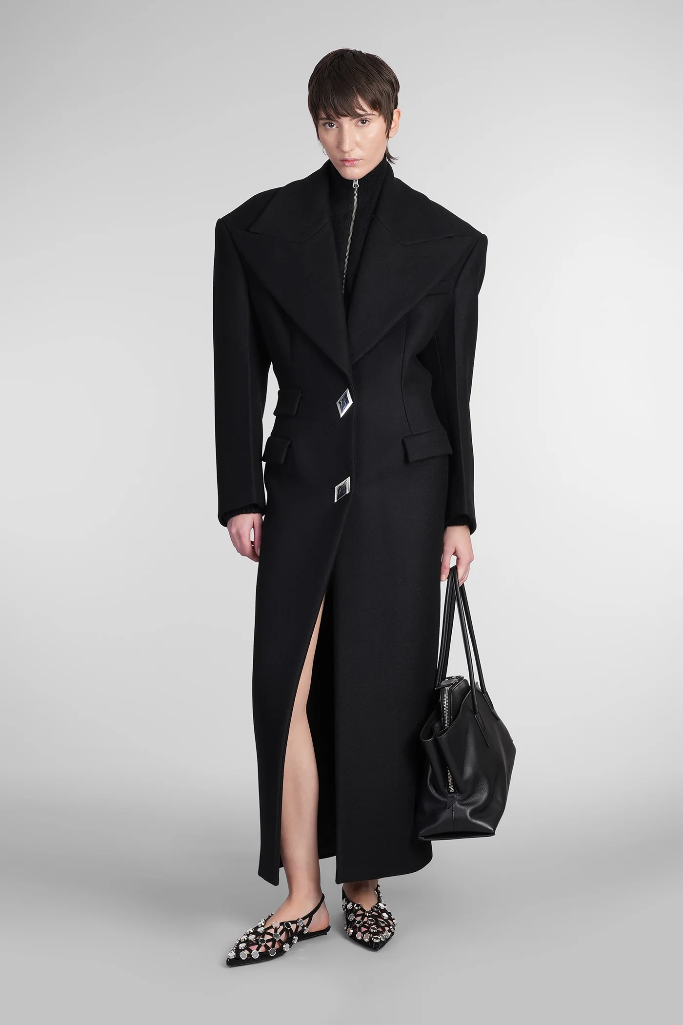 Coat in black wool - Image 2