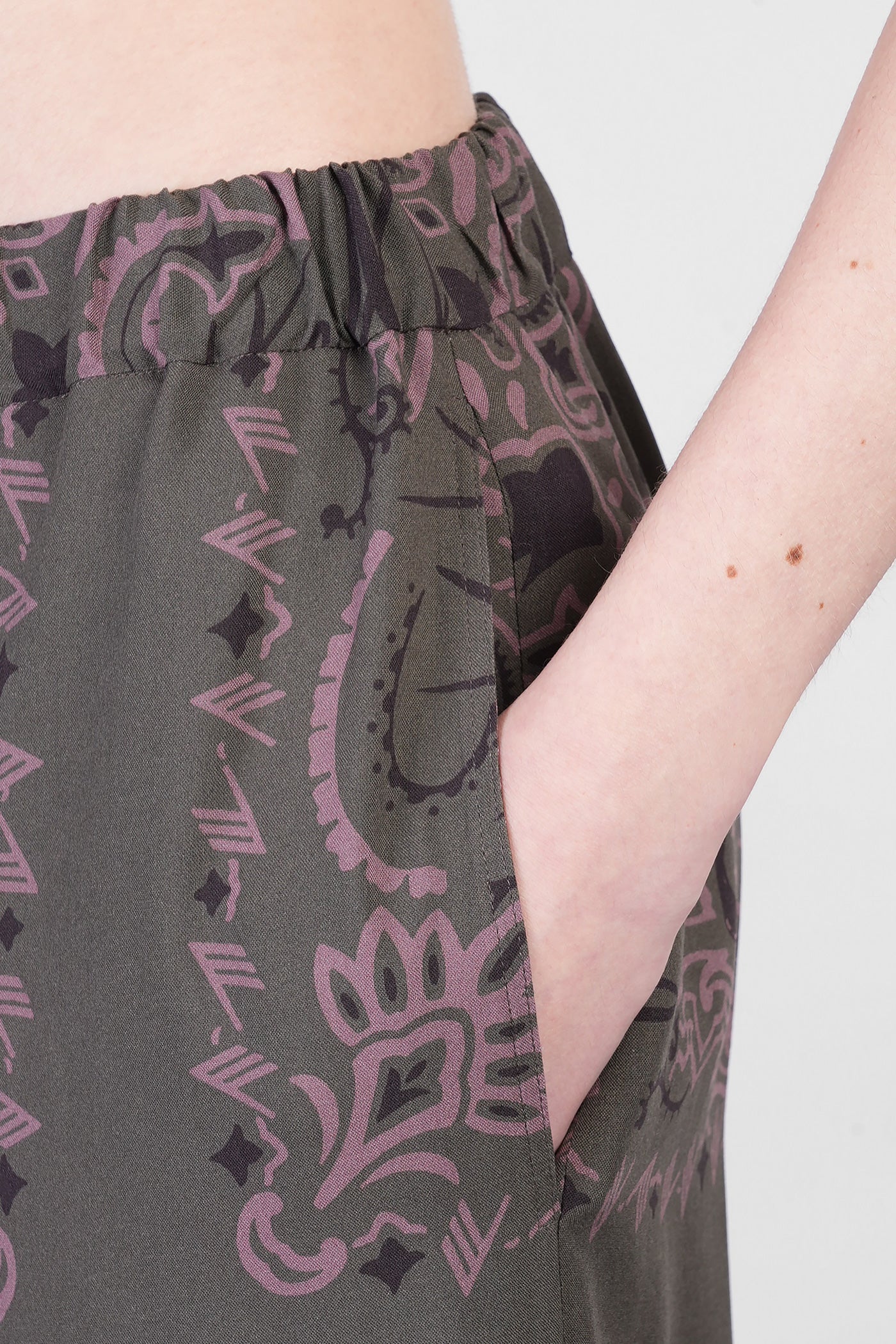 Pants in green viscose - Image 5