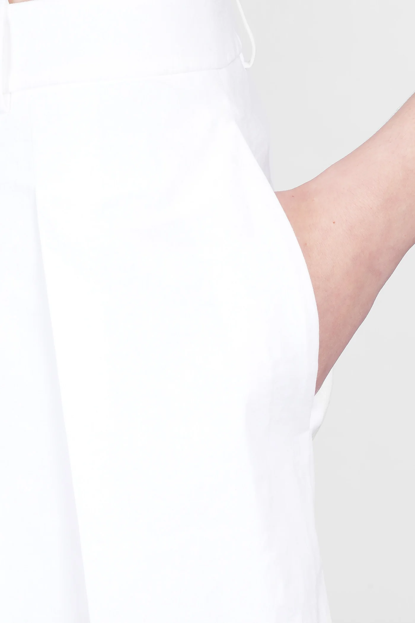 Shorts in white linen - Image 5