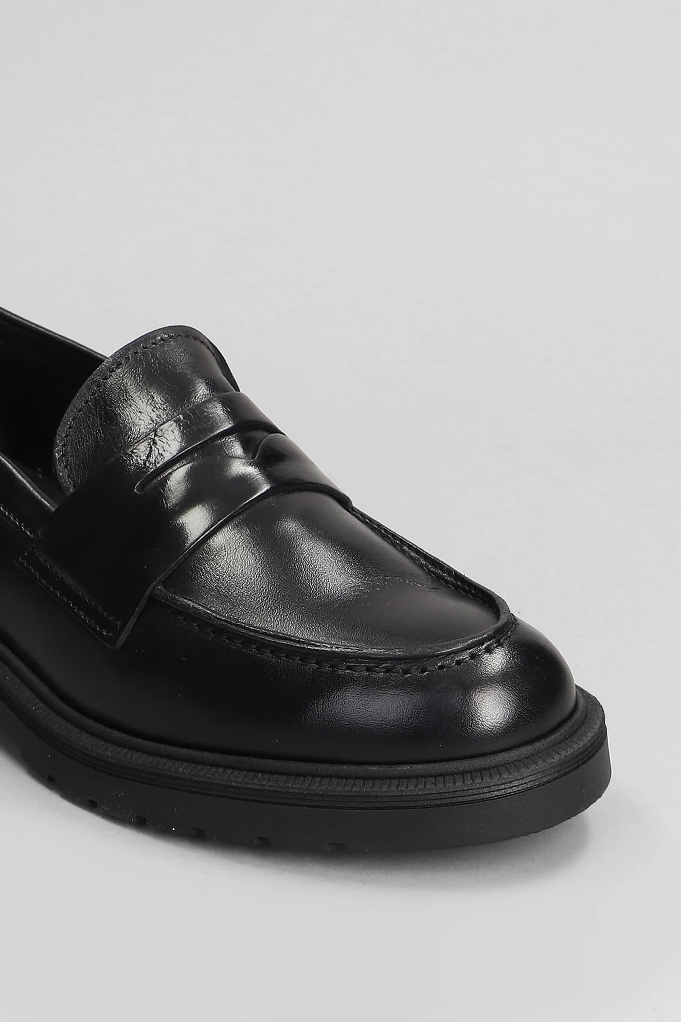 Loafers in black leather - Image 5