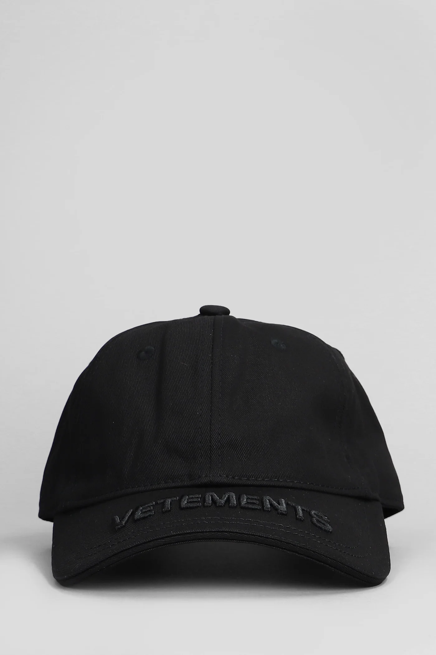 Hats in black cotton