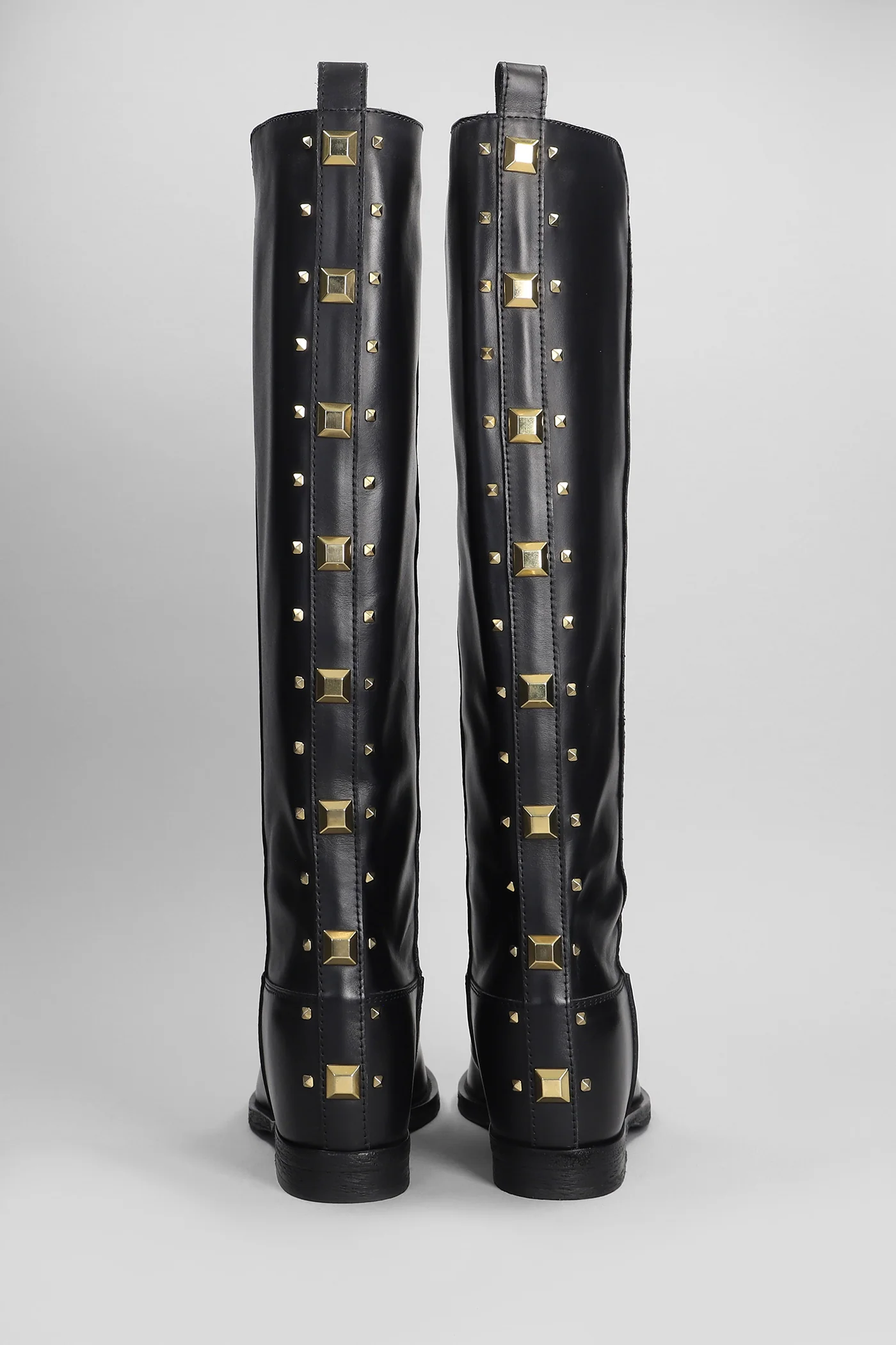 in black leather - Image 4