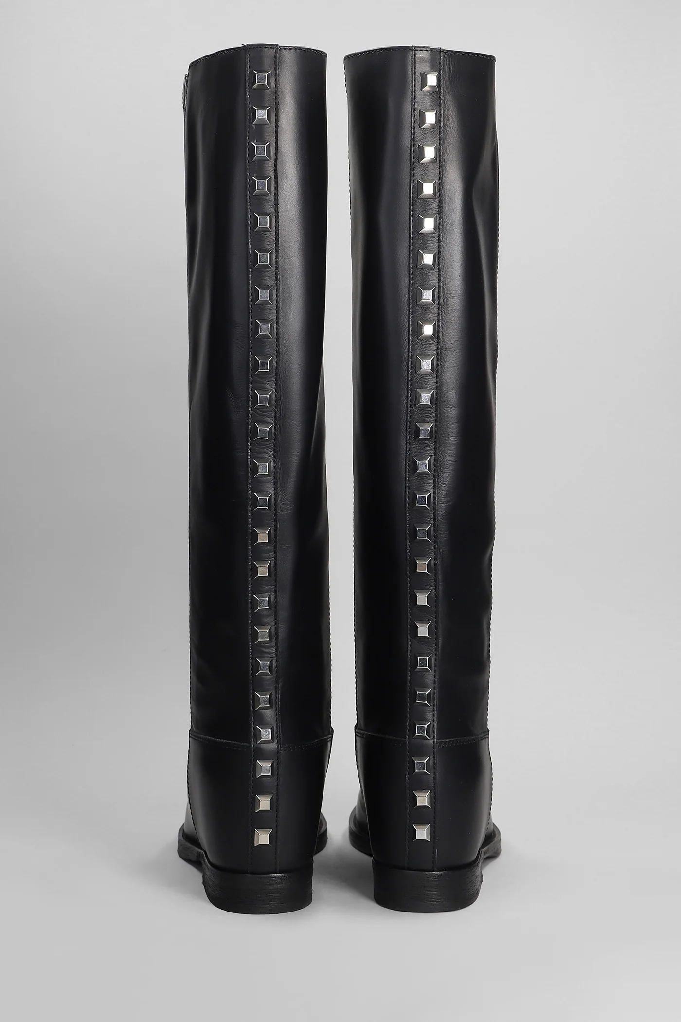 in black leather - Image 4