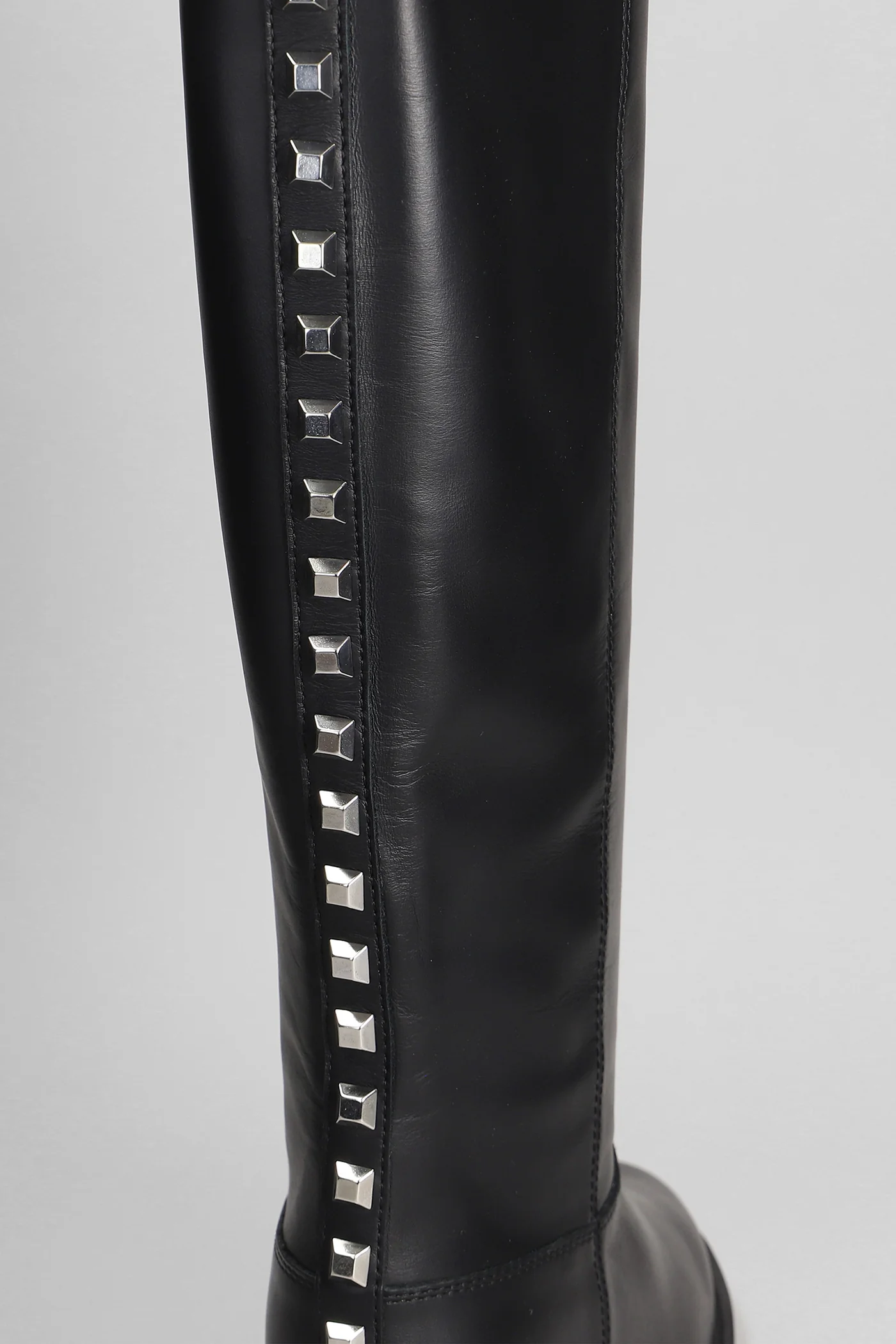 in black leather - Image 5