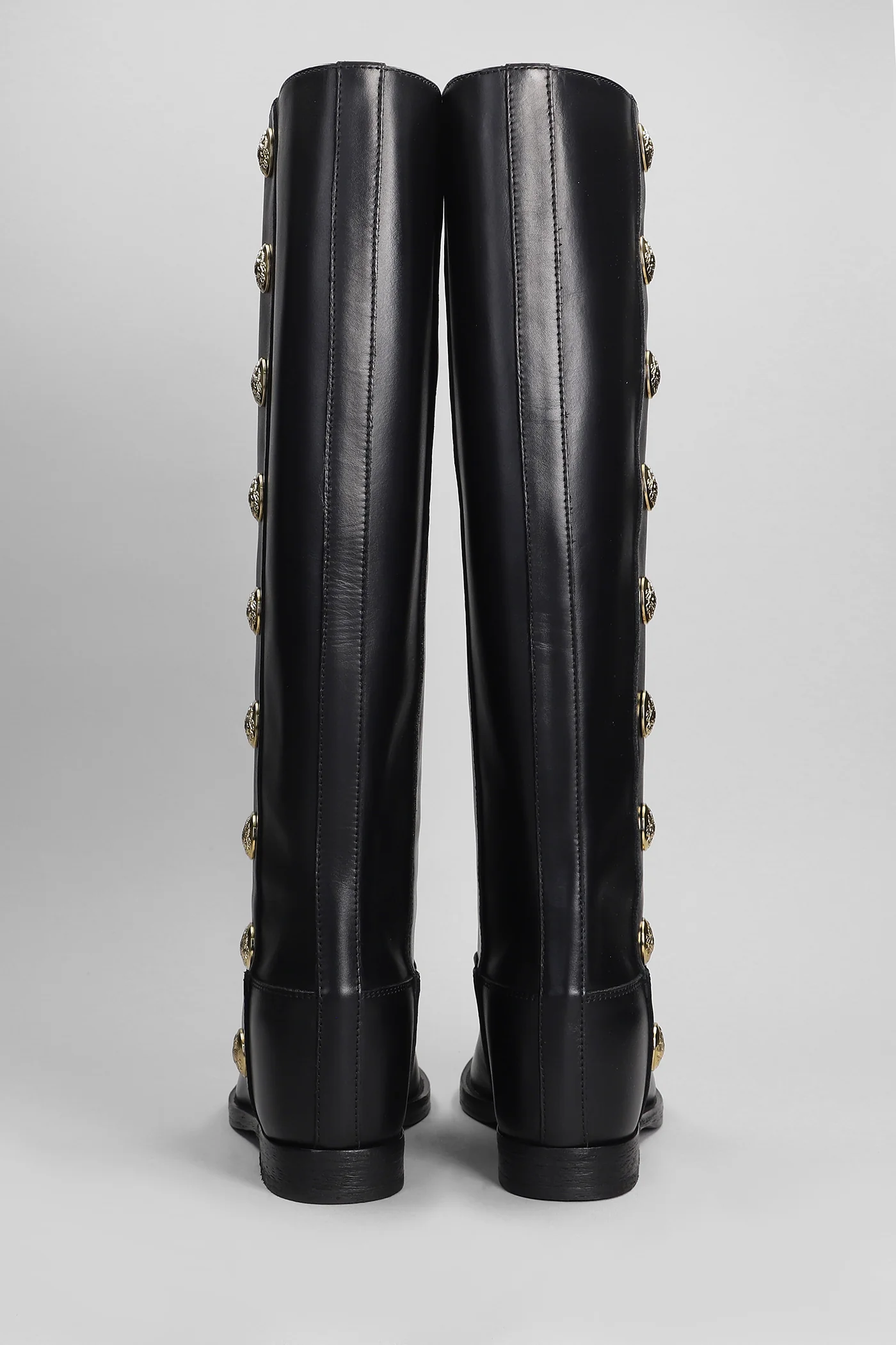 in black leather - Image 4