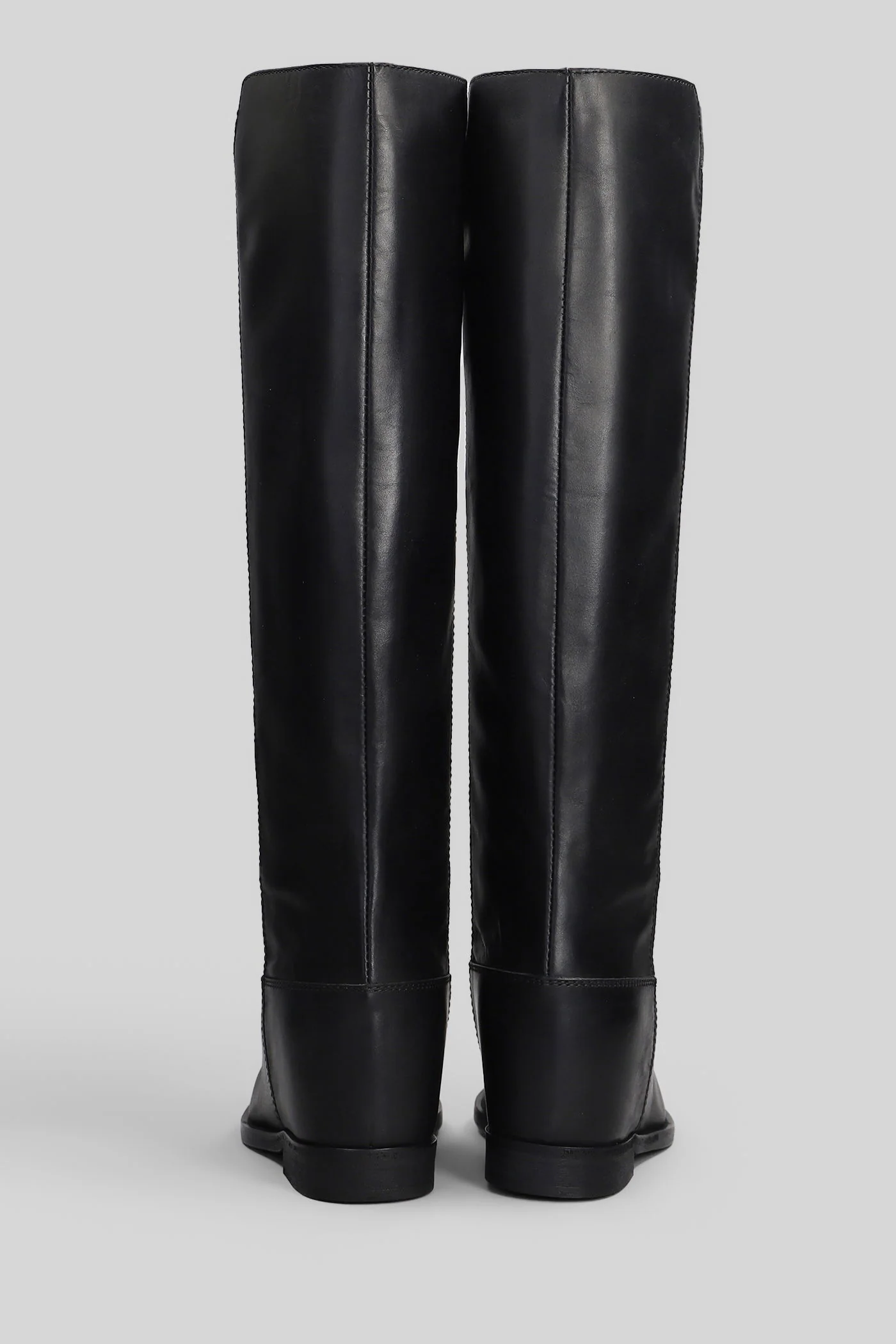 in black leather - Image 4