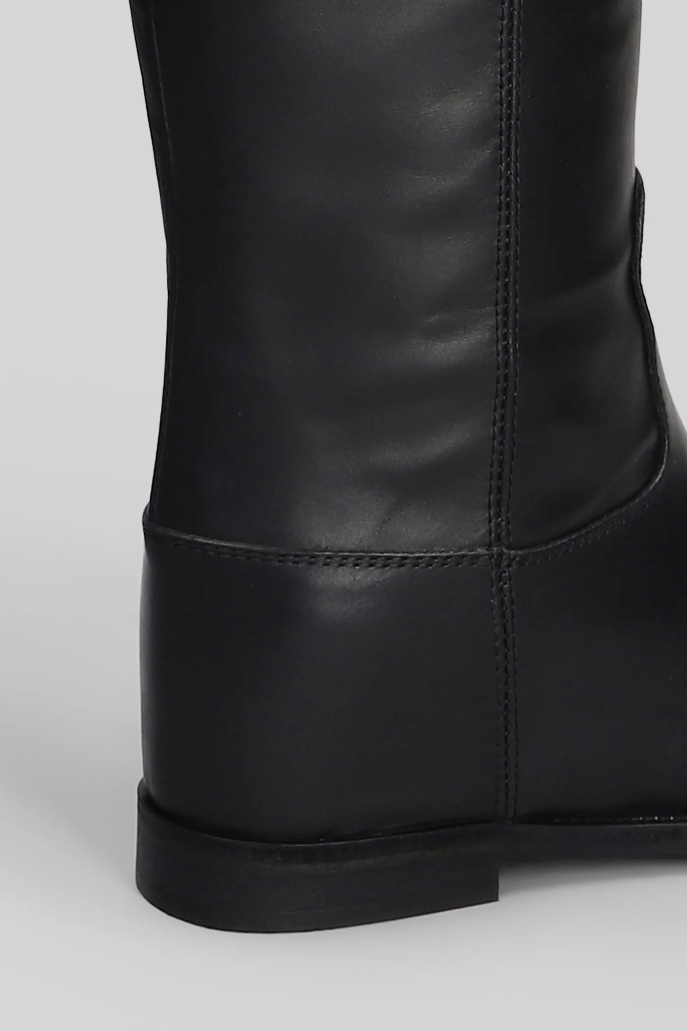 in black leather - Image 5