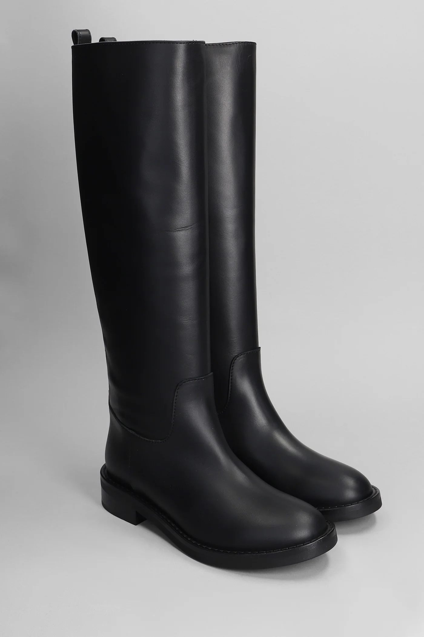 low heels boots in black leather - Image 2