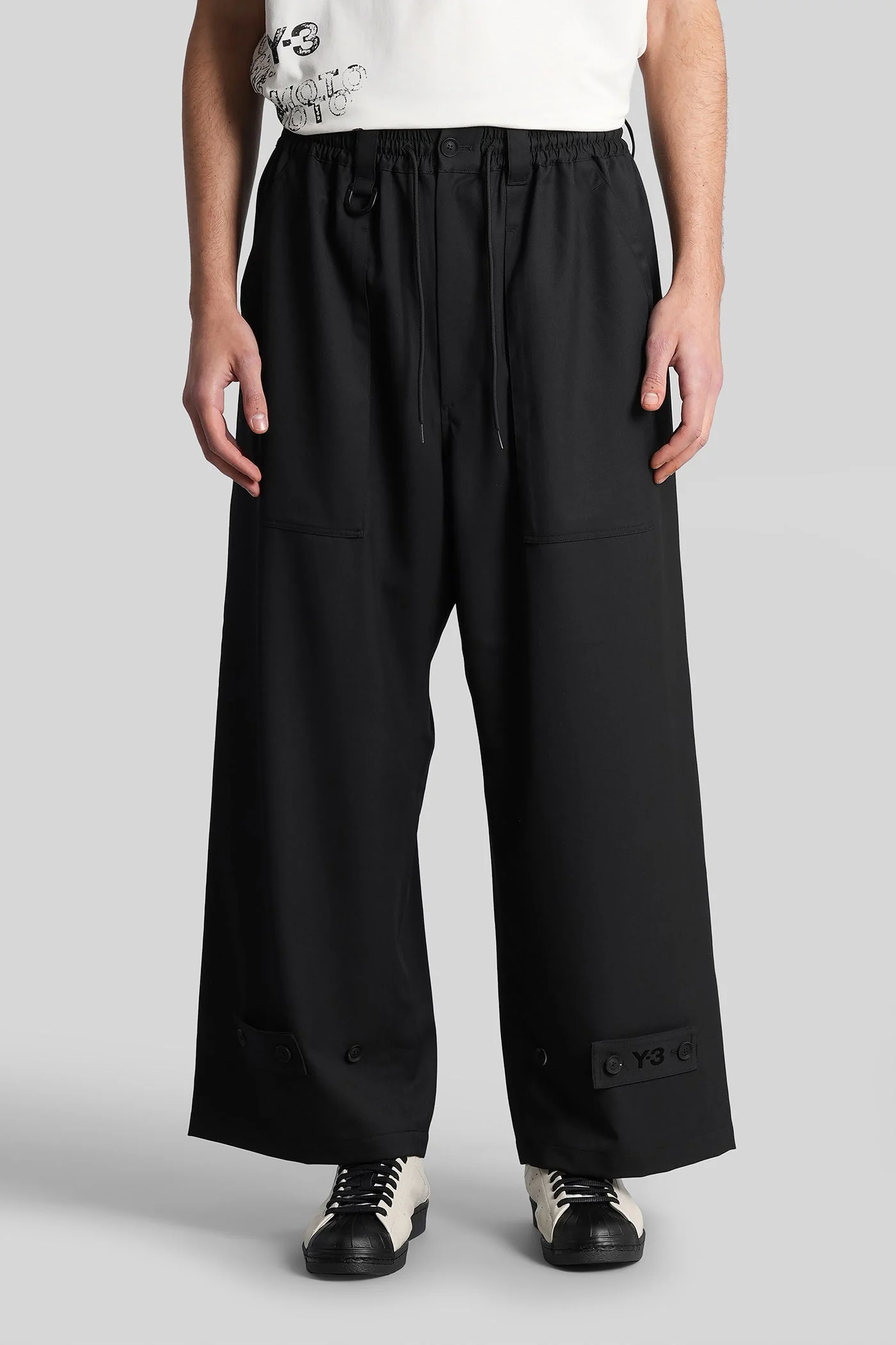 Pants in black polyester