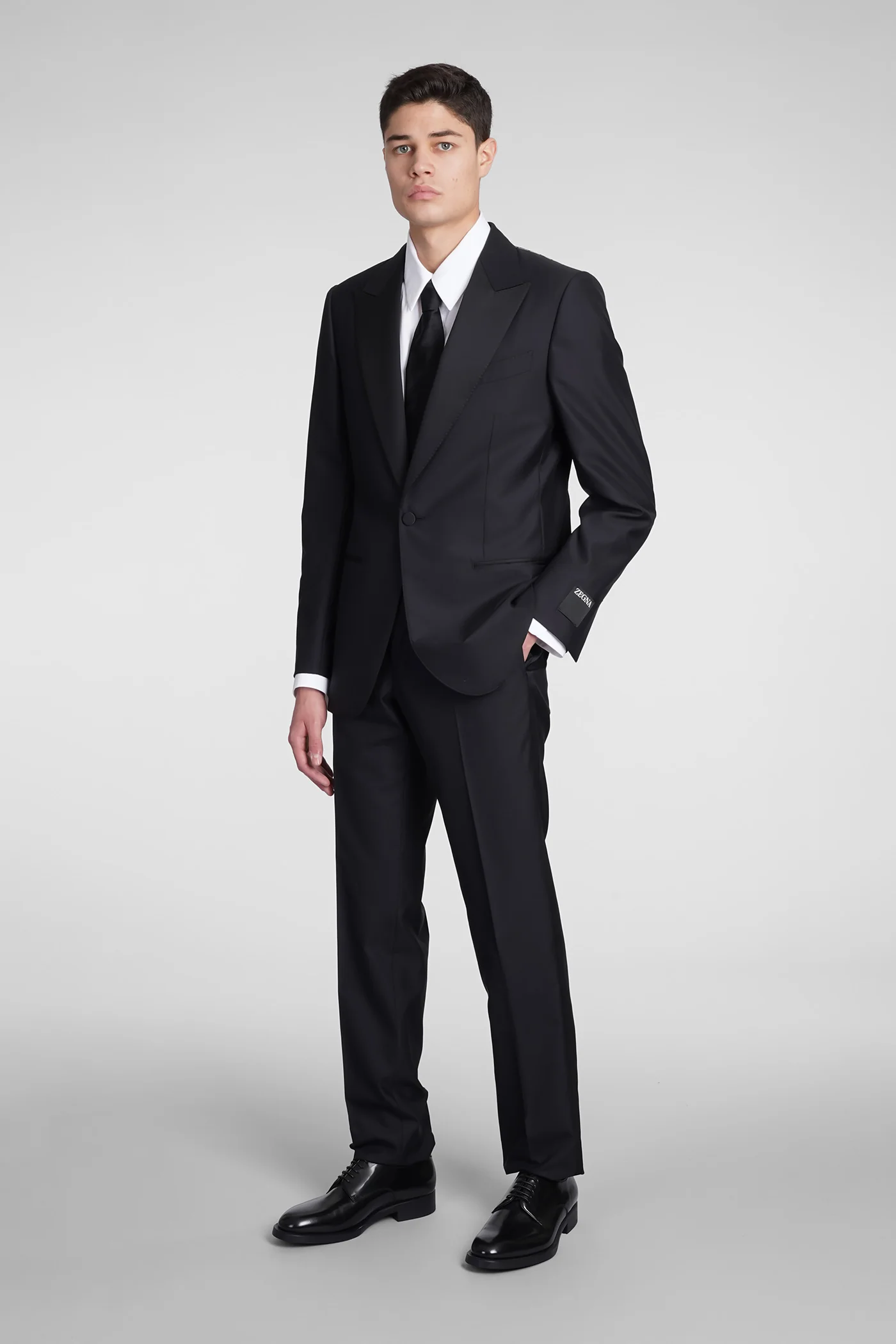 in black wool - Image 2
