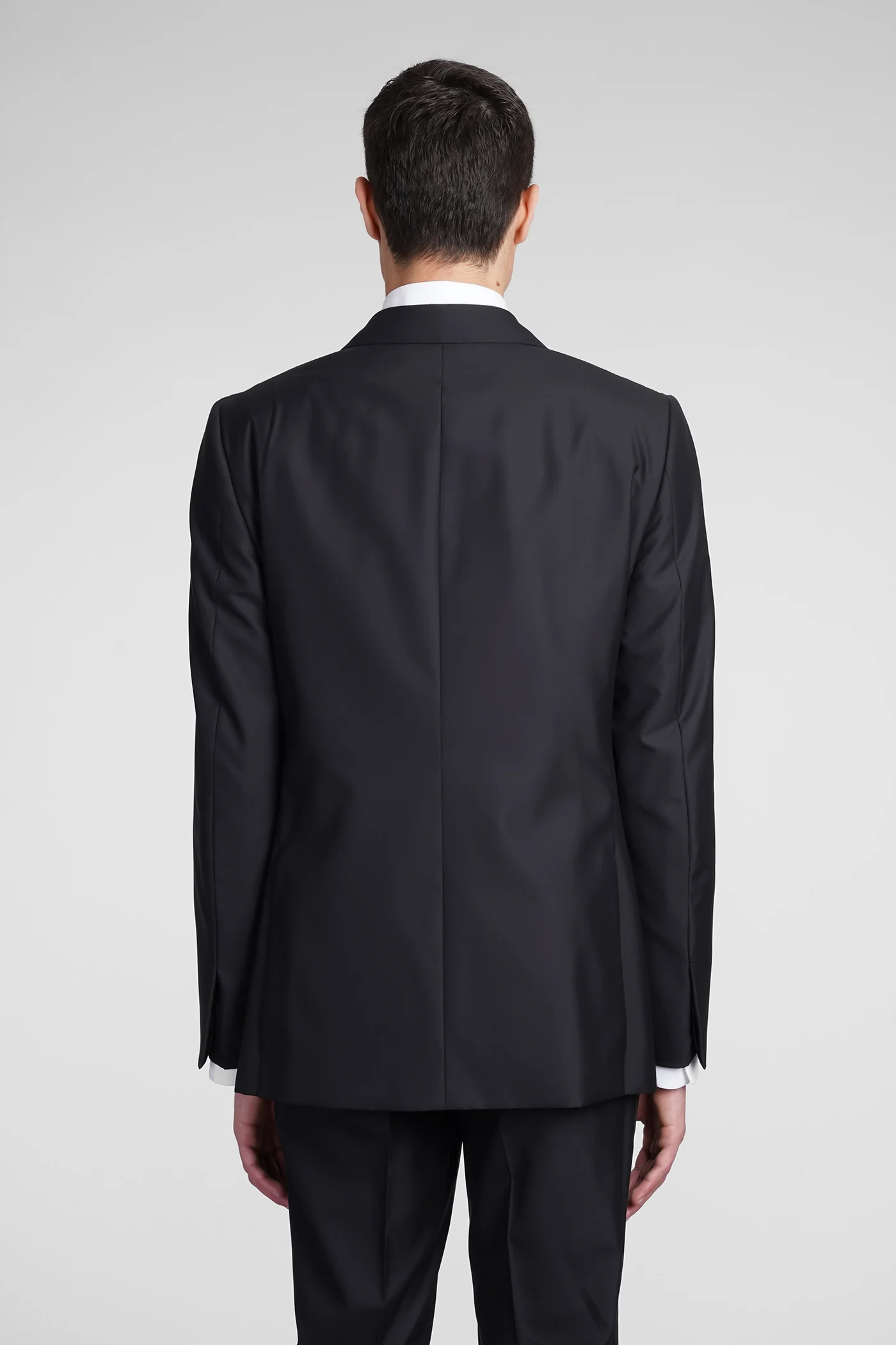 in black wool - Image 4