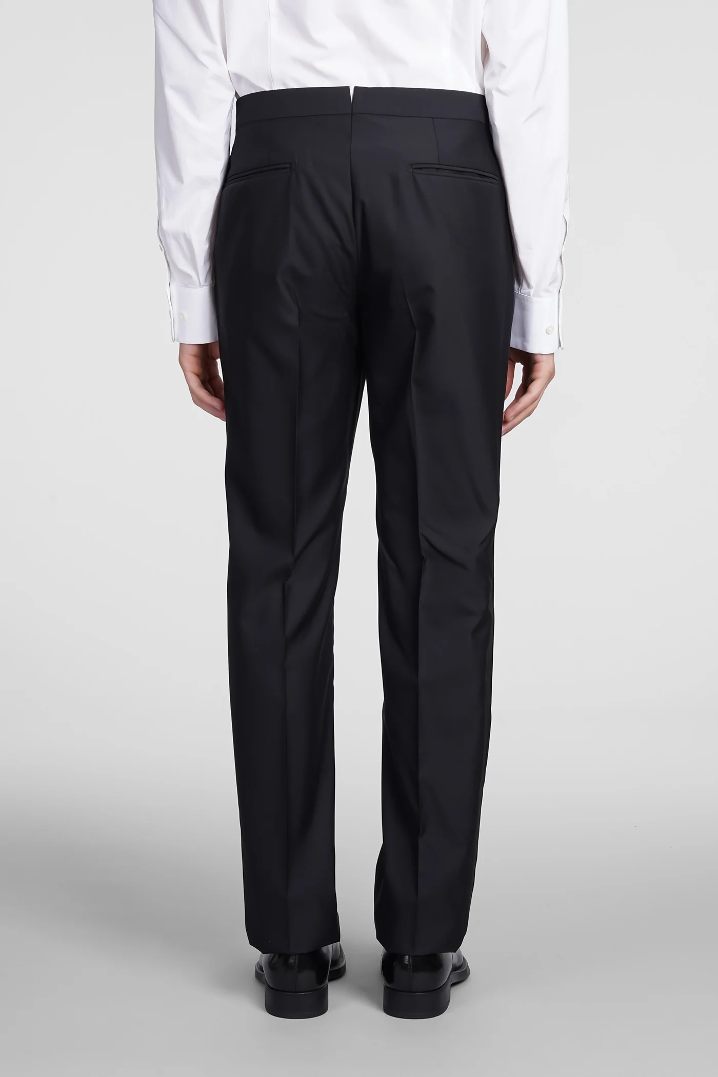 in black wool - Image 5