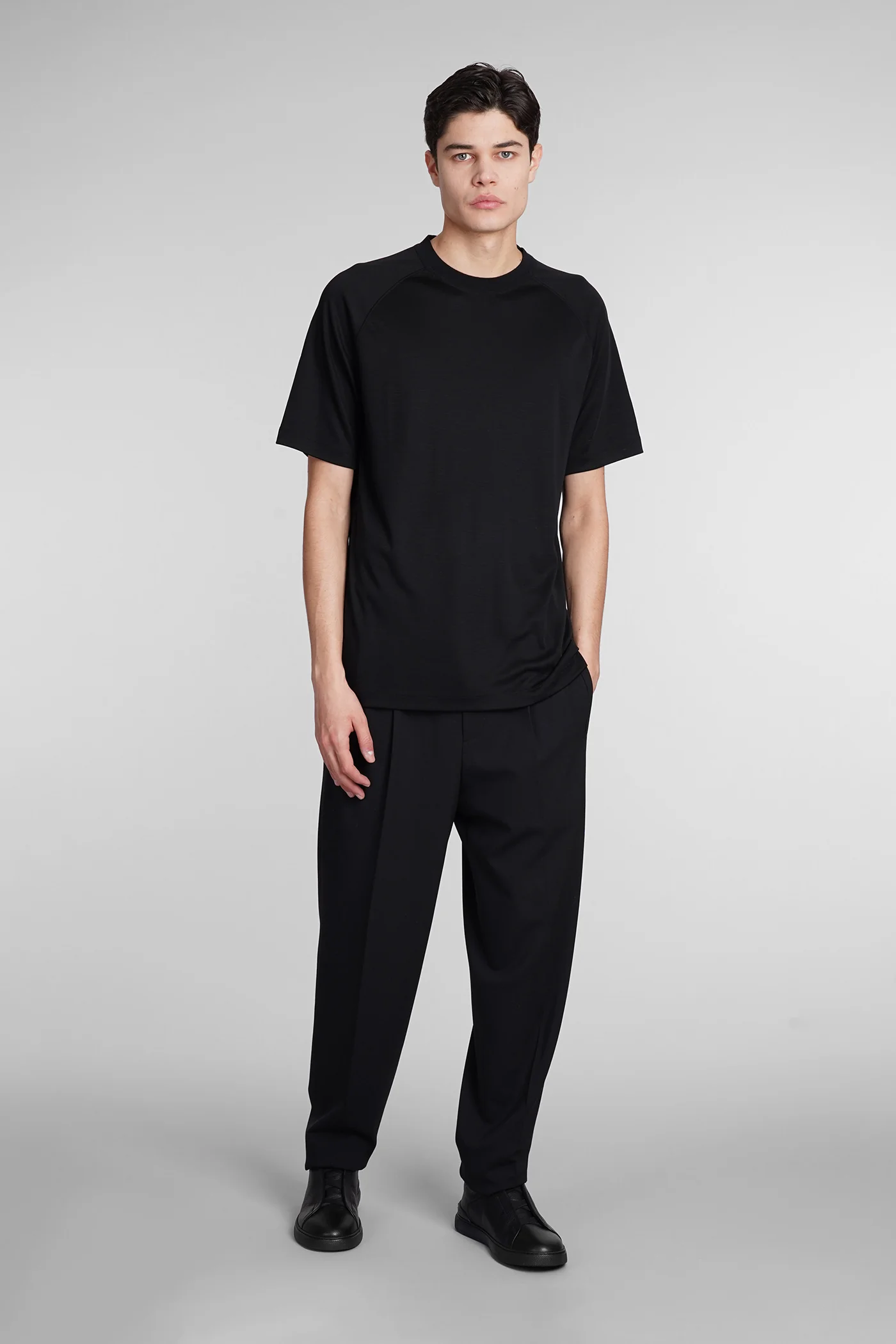 T-Shirt in black wool - Image 2