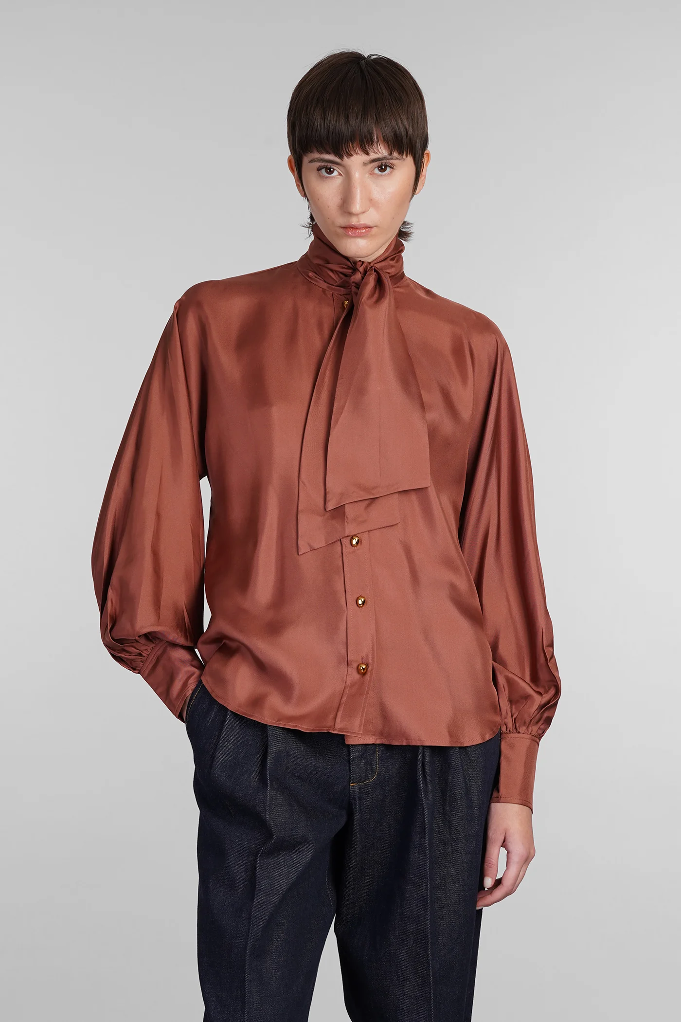 Blouse in brown silk