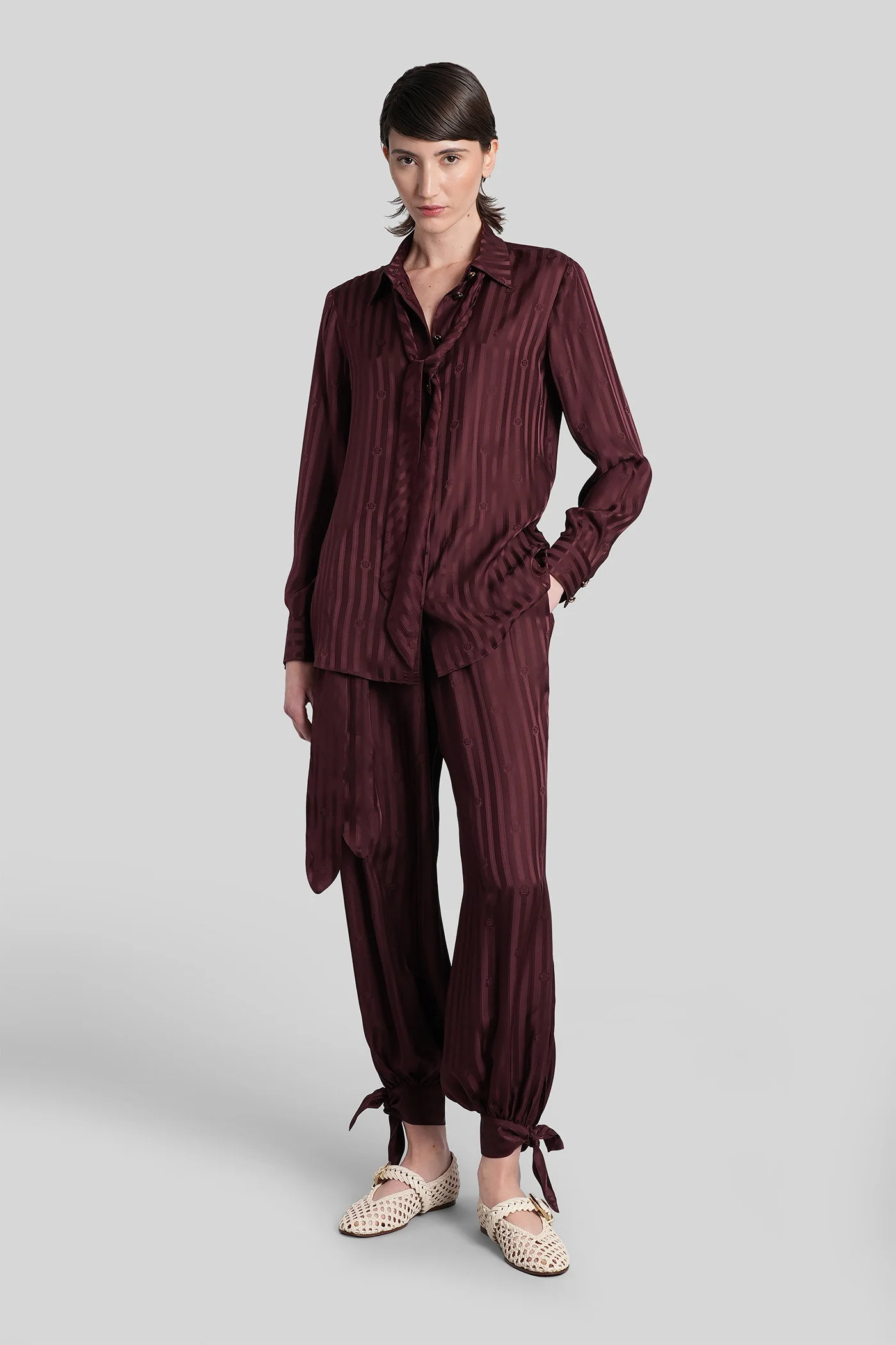 Pants in bordeaux silk - Image 2
